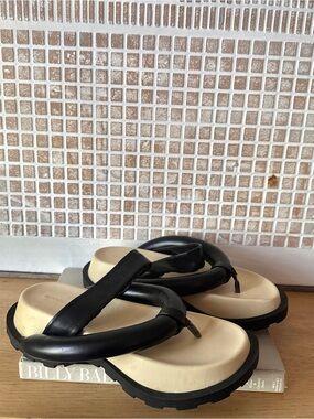 Pretty Little Thing Black and Cream Platform Flip Flop Sandals - Size 7